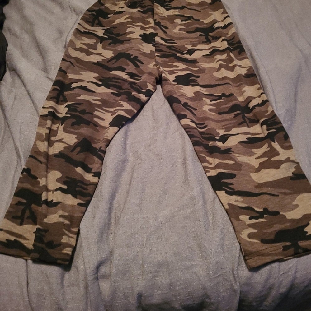 Shein camo crop leggings new size large